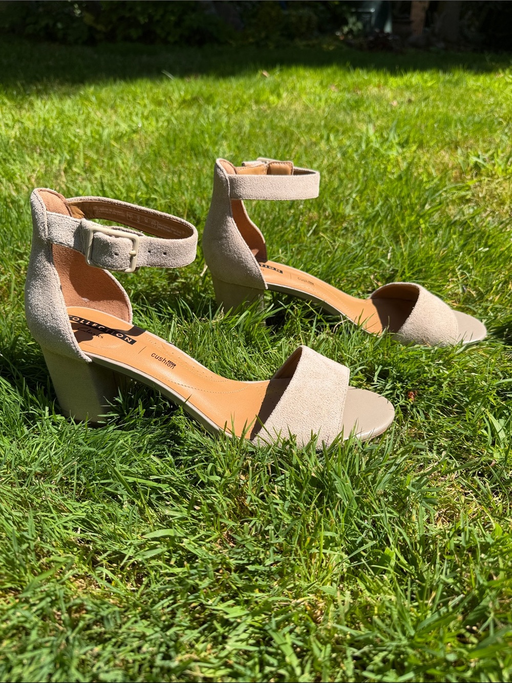 Classic Ankle-Strap Block Heel Sandals - Beige